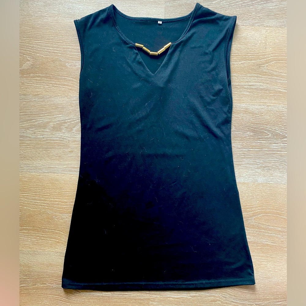 Black T-shirt dress with gold detail - Size Small